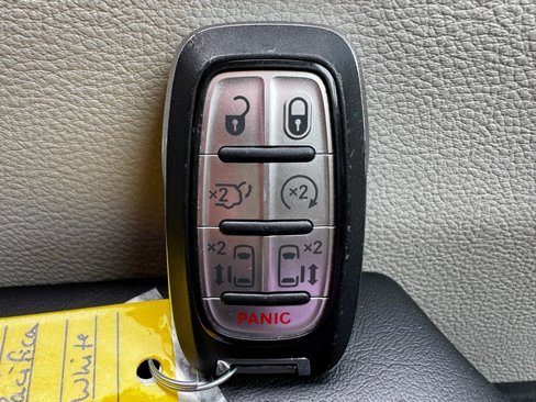 Used 2024 Chrysler Pacifica Select image 30