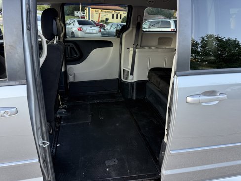 Used 2015 Dodge Grand Caravan SXT w/ UConnect Hands-Free Group image 27