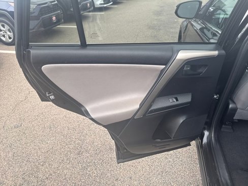 Used 2015 Toyota RAV4 LE image 34