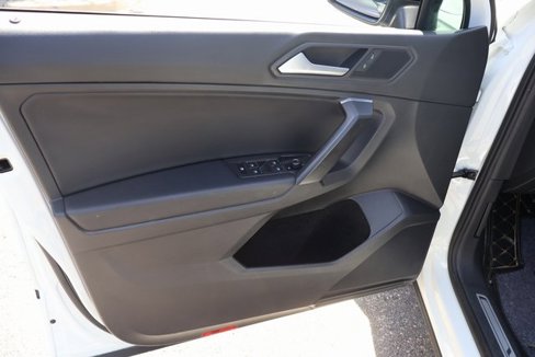 Used 2021 Volkswagen Tiguan SE R-Line image 11
