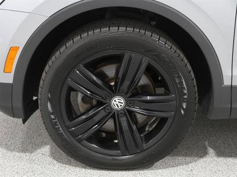 Used 2020 Volkswagen Tiguan SEL image 22