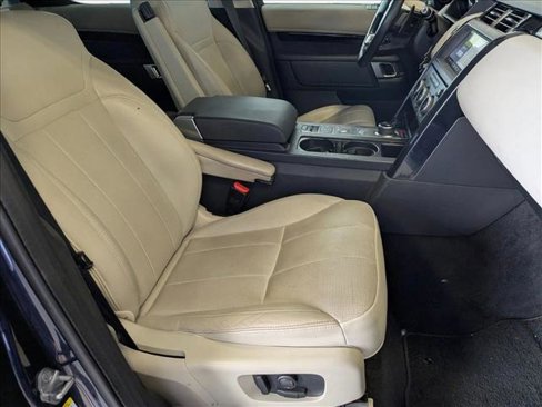 Used 2019 Land Rover Discovery SE image 20