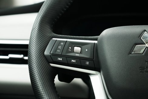 Used 2025 Mitsubishi Outlander SEL image 25