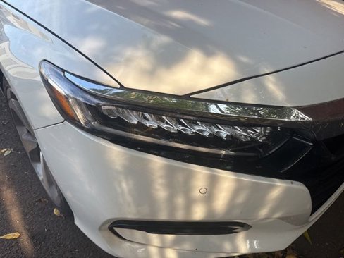 Used 2018 Honda Accord Touring image 2