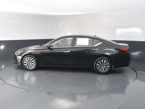 Used 2024 Nissan Altima 2.5 SV image 3