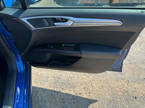 Used 2017 Ford Fusion SE image 11