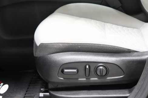Used 2019 Chevrolet Equinox LS w/ LS Convenience Package image 19