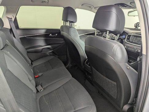 Used 2017 Kia Sorento L image 20