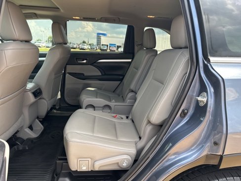 Used 2018 Toyota Highlander XLE image 15