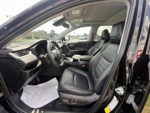 Used 2023 Toyota RAV4 XLE Premium image 13