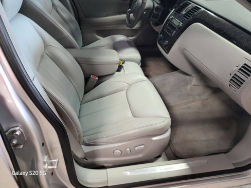 Used 2009 Cadillac DTS w/ Sun And Sound Package image 14