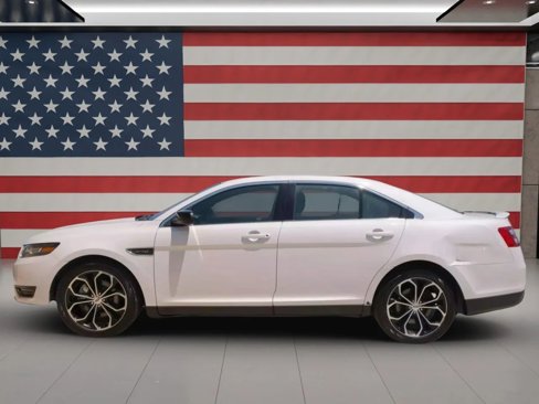Used 2017 Ford Taurus SHO image 3