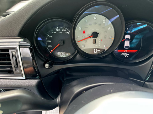 Used 2015 Porsche Macan S w/ Infotainment Package image 12