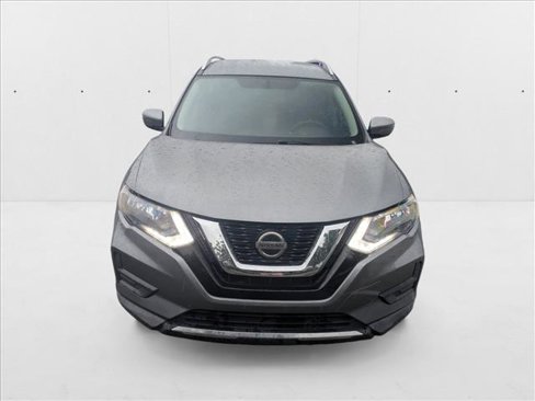 Used 2018 Nissan Rogue SV image 2