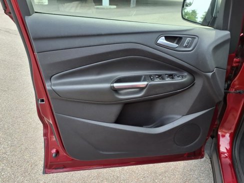 Used 2016 Ford Escape SE w/ SE Chrome Package image 9