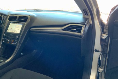 Used 2019 Ford Fusion SE image 17