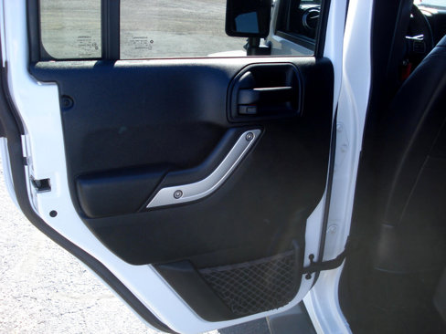 Used 2016 Jeep Wrangler Unlimited Sahara w/ Connectivity Group image 30