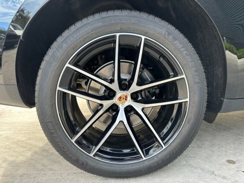 Used 2025 Porsche Macan image 34