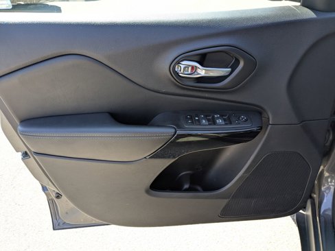Certified 2023 Jeep Cherokee Altitude Lux image 11