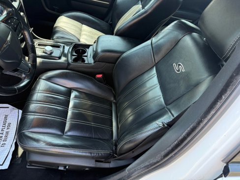 Used 2019 Chrysler 300 S image 11