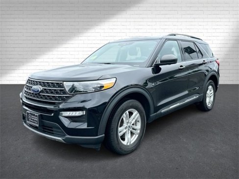Used 2022 Ford Explorer XLT w/ Equipment Group 202A image 9