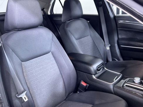 Used 2020 Chrysler 300 Touring image 23