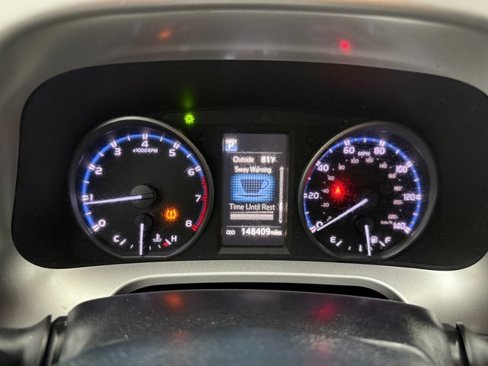 Used 2018 Toyota RAV4 LE image 16