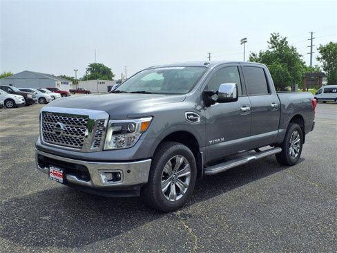Used 2017 Nissan Titan SL w/ Chrome Package image 4