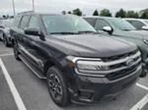 Used 2023 Ford Expedition Max XLT image 3