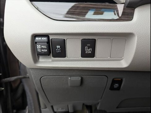 Used 2016 Toyota Sienna XLE image 16