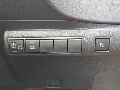 Used 2025 Toyota Corolla LE image 21