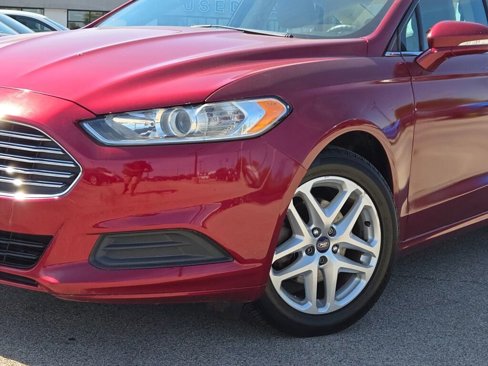 Certified 2016 Ford Fusion SE image 3