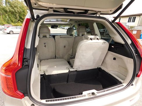 Used 2016 Volvo XC90 T6 Momentum image 7