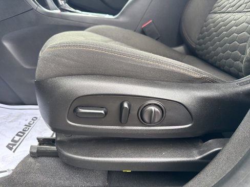 Used 2020 Chevrolet Equinox LT image 16