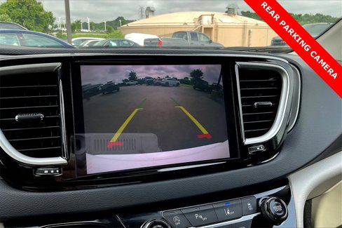 Used 2023 Chrysler Pacifica Touring-L image 13