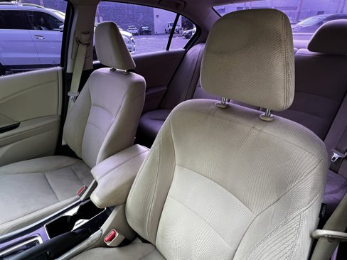 Used 2016 Honda Accord EX image 18