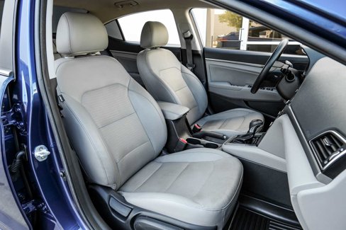 Used 2017 Hyundai Elantra Limited image 34