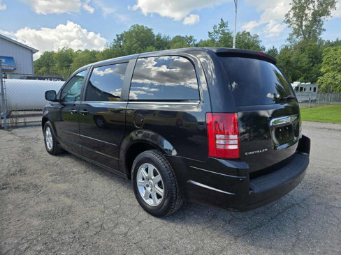 Used 2010 Chrysler Town & Country LX w/ PWR Convenience Group image 5