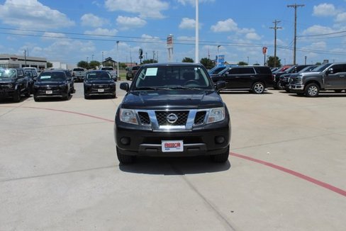 Used 2019 Nissan Frontier SV image 2