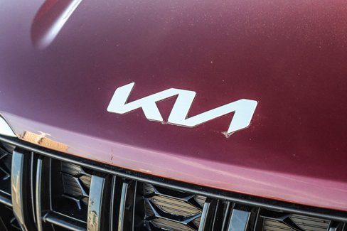 Used 2024 Kia Carnival EX image 11