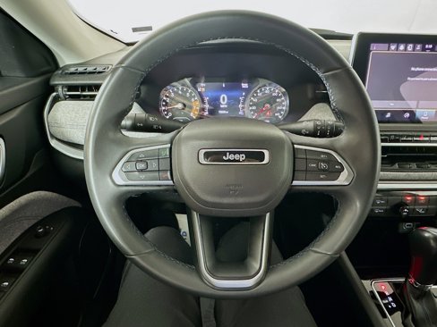 Used 2022 Jeep Compass Latitude image 11
