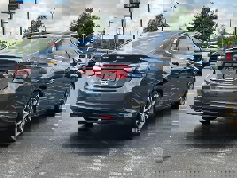 Used 2021 Chevrolet Malibu LT image 3