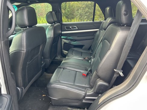 Used 2016 Ford Explorer XLT w/ Equipment Group 202A image 6