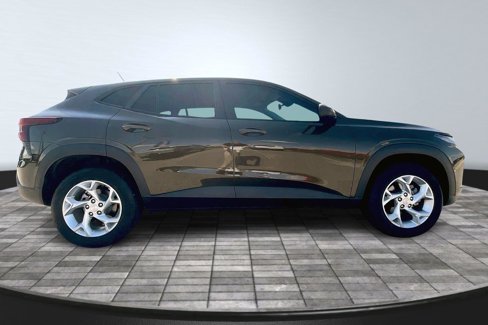 Used 2024 Chevrolet Trax LS w/ LS Convenience Package image 16