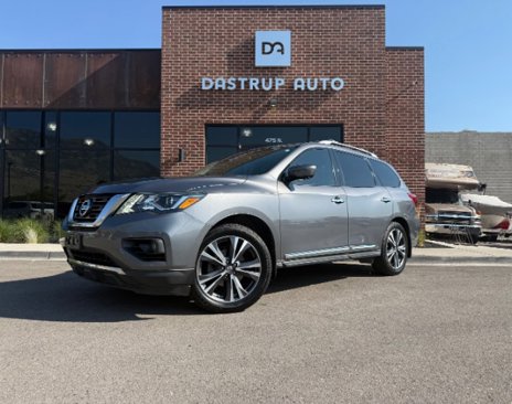 Used 2017 Nissan Pathfinder Platinum image 1
