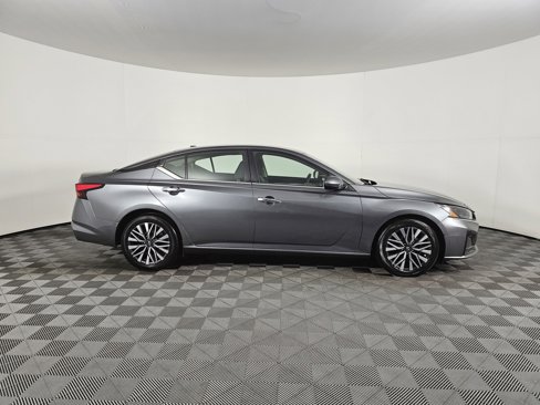 Used 2023 Nissan Altima 2.5 SV image 2