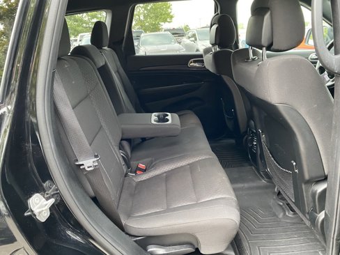 Used 2018 Jeep Grand Cherokee Laredo image 31