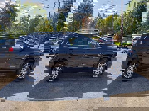 Used 2016 Jeep Cherokee Latitude w/ Cold Weather Group image 9