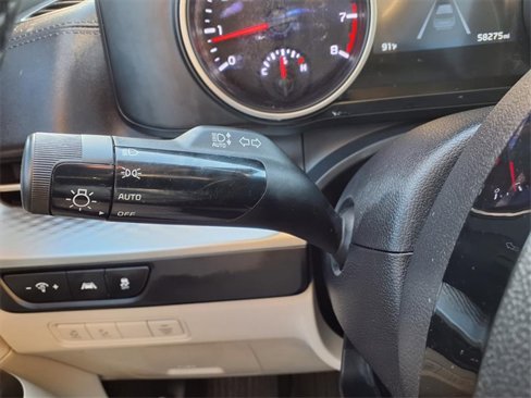 Used 2022 Kia Carnival LX image 13