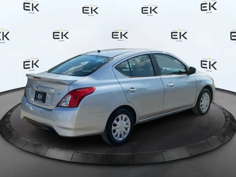 Used 2019 Nissan Versa SV image 3